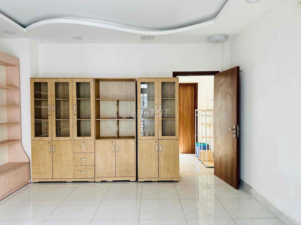 Cho nữ thuê phòng máy lạnh có ban công,  khu nhà phố.
