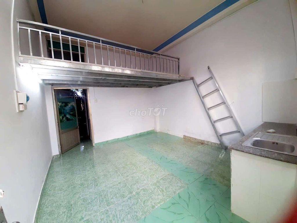 Cho thuê phòng rộng 24m2 Nguyễn Văn Quá