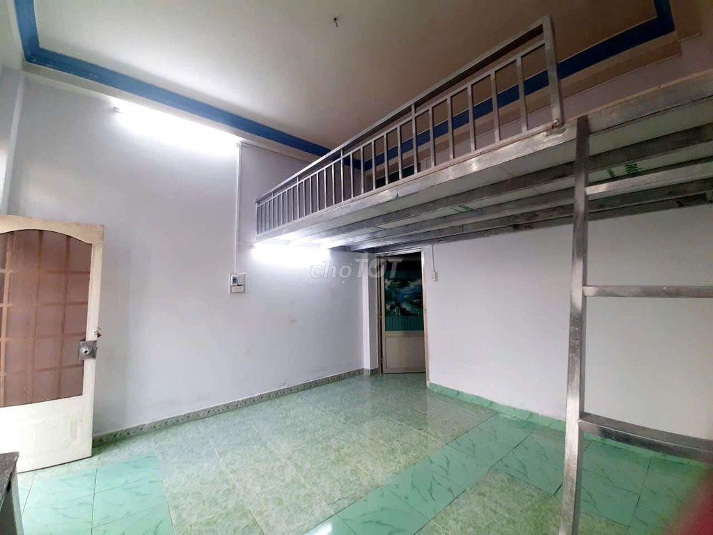Cho thuê phòng rộng 24m2 Nguyễn Văn Quá