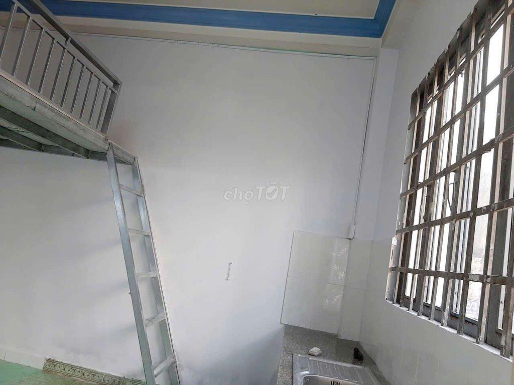 Cho thuê phòng rộng 24m2 Nguyễn Văn Quá