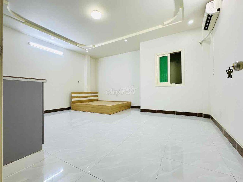 25m2 có cửa sổ trời