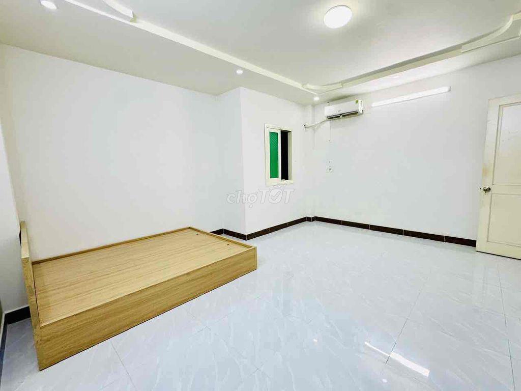 25m2 có cửa sổ trời