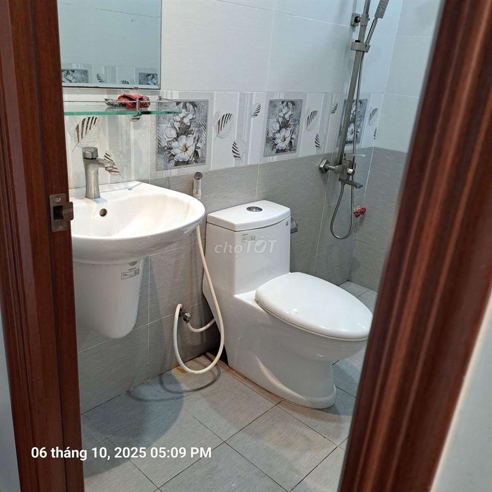 Cho thuê phòng ban công, máy lạnh, mặt tiền Hà Huy Giáp giá 2,7 triệu 