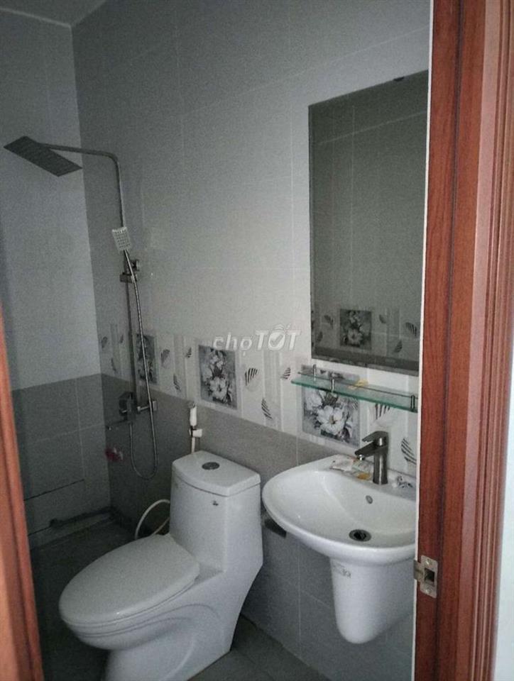 Cho thuê phòng ban công, máy lạnh, mặt tiền Hà Huy Giáp giá 2,7 triệu 