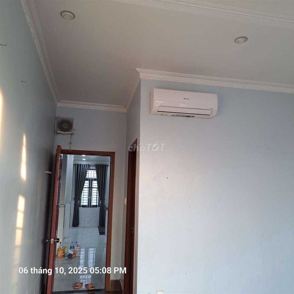 Cho thuê phòng ban công, máy lạnh, mặt tiền Hà Huy Giáp giá 2,7 triệu 