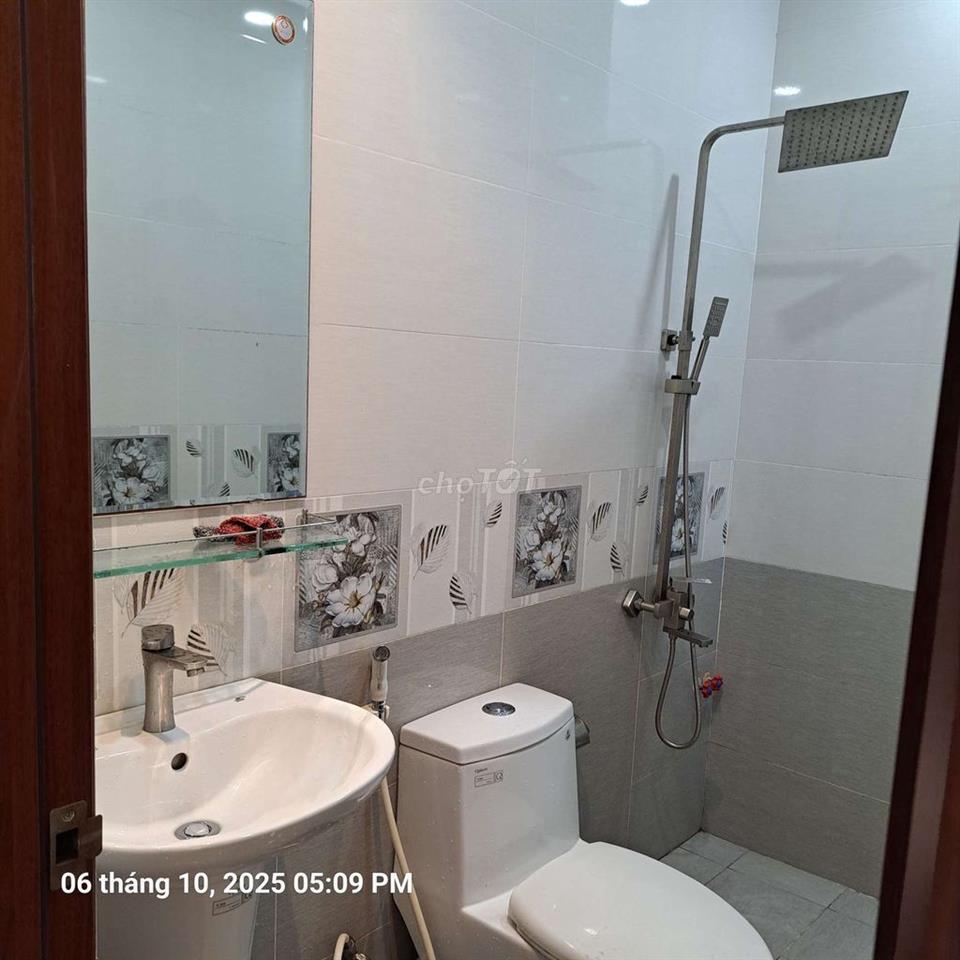 Cho thuê phòng ban công, máy lạnh, mặt tiền Hà Huy Giáp giá 2,7 triệu 