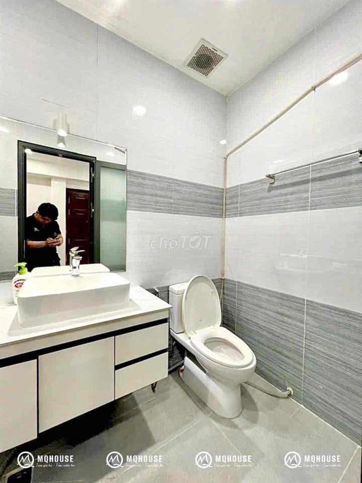 Phòng đẹp, bancol rộng, nội thất mới, thoáng mát