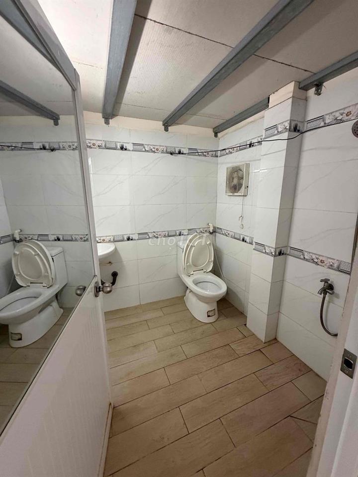 Phòng có gác 20m2 ngay Ngã tư nước đá