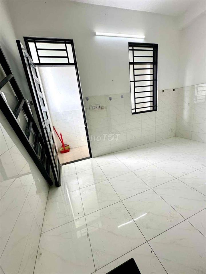 PHÒNG TRỌ VƯỜN LÀI ,NGAY ĐẠI HỌC NGUYỄN TẤT THÀNH