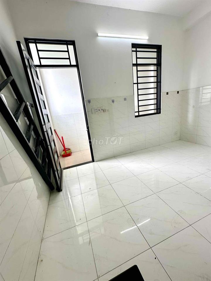 PHÒNG TRỌ VƯỜN LÀI ,NGAY ĐẠI HỌC NGUYỄN TẤT THÀNH