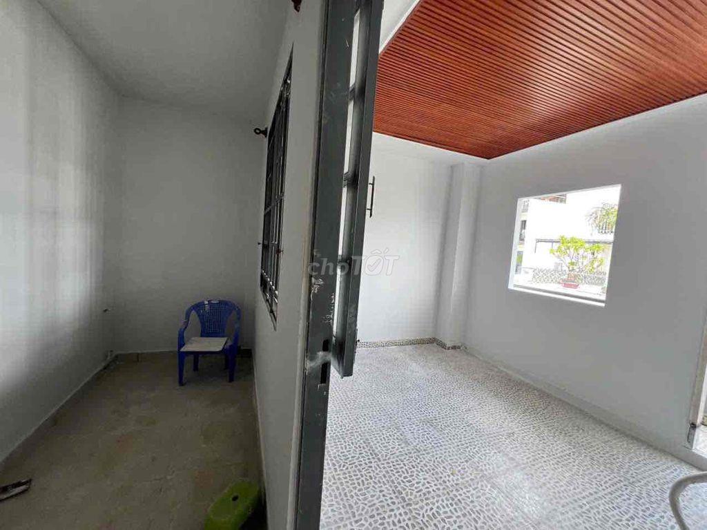 CHO THUÊ 1 PHÒNG NGỦ TÁCH BẾP CÓ BAN CONG FULL NT