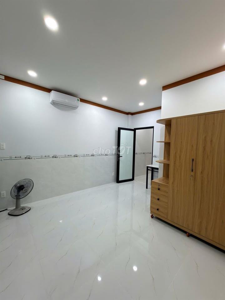 Phòng mới , nhà mới xây kế bên ĐH Nguyễn Tất Thành