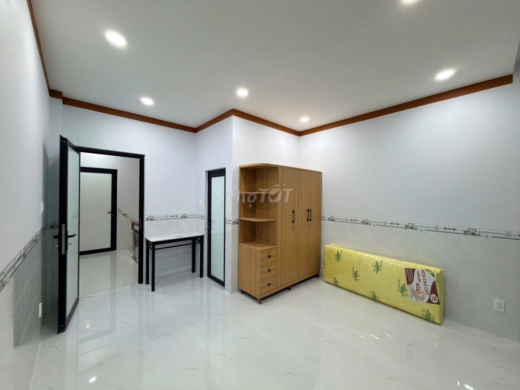 Phòng mới , nhà mới xây kế bên ĐH Nguyễn Tất Thành