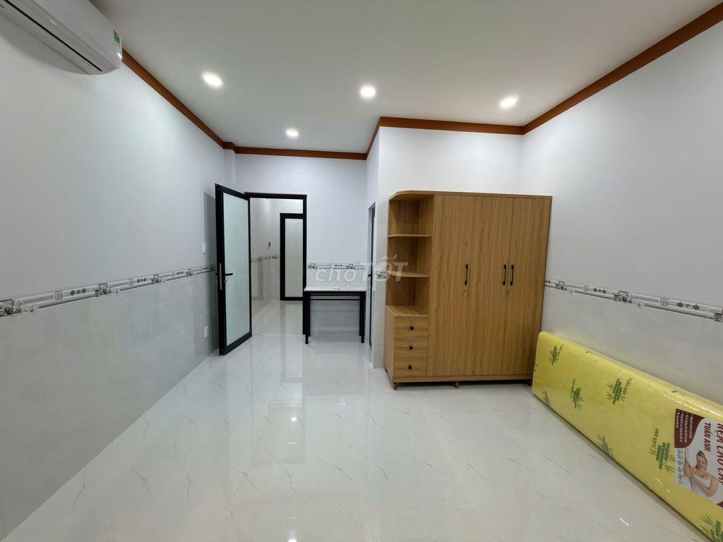Phòng mới , nhà mới xây kế bên ĐH Nguyễn Tất Thành