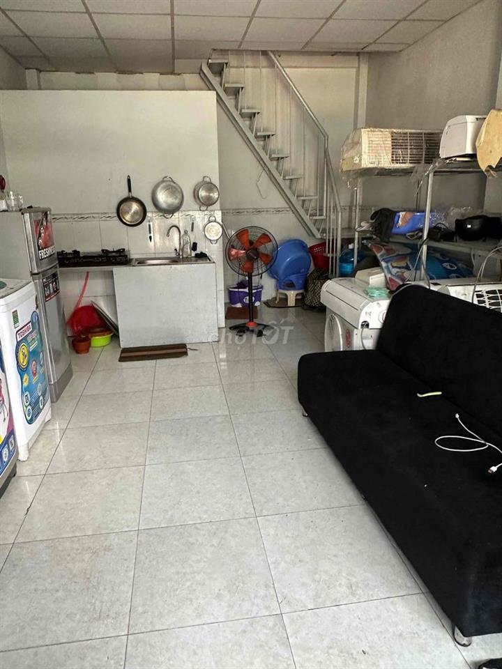 phù hợp cho hộ gia đình vừa kinh doanh và để ở . cách quốc lộ 1A 40m
