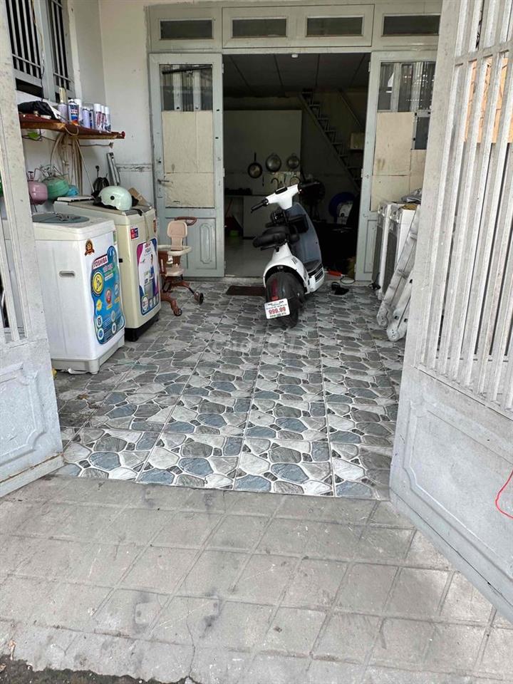 phù hợp cho hộ gia đình vừa kinh doanh và để ở . cách quốc lộ 1A 40m