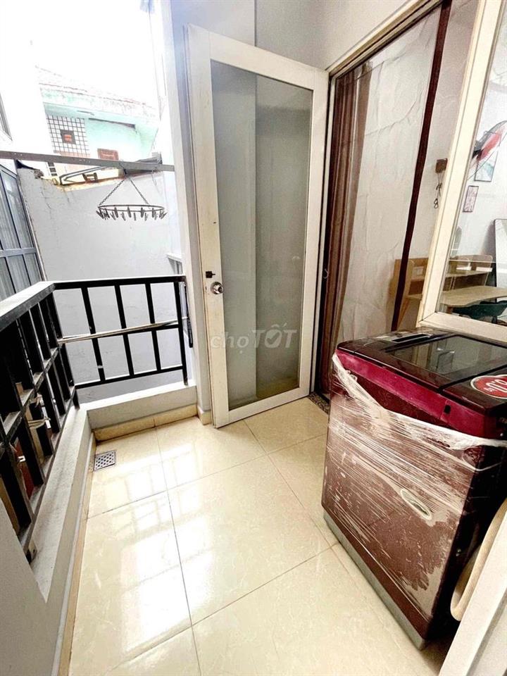 Trống Studio Sát Bên Sân Bay T3 300m full nội thất Ở Hoàng Hoa Thám