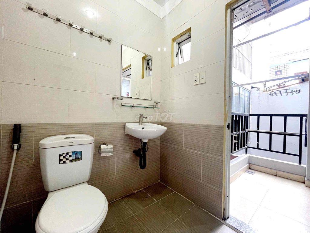 Trống Studio Sát Bên Sân Bay T3 300m full nội thất Ở Hoàng Hoa Thám