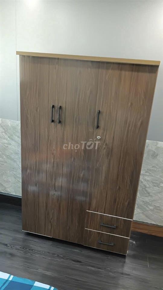sinh viên hoặc nhân viên văn phòng