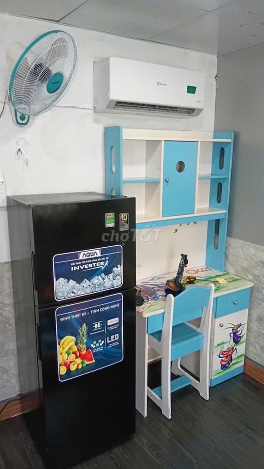 sinh viên hoặc nhân viên văn phòng