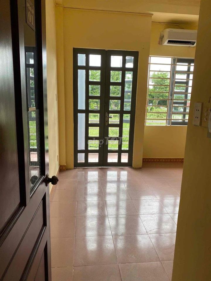 Phòng bancoon siêu thoáng gần NGÃ TƯ GA