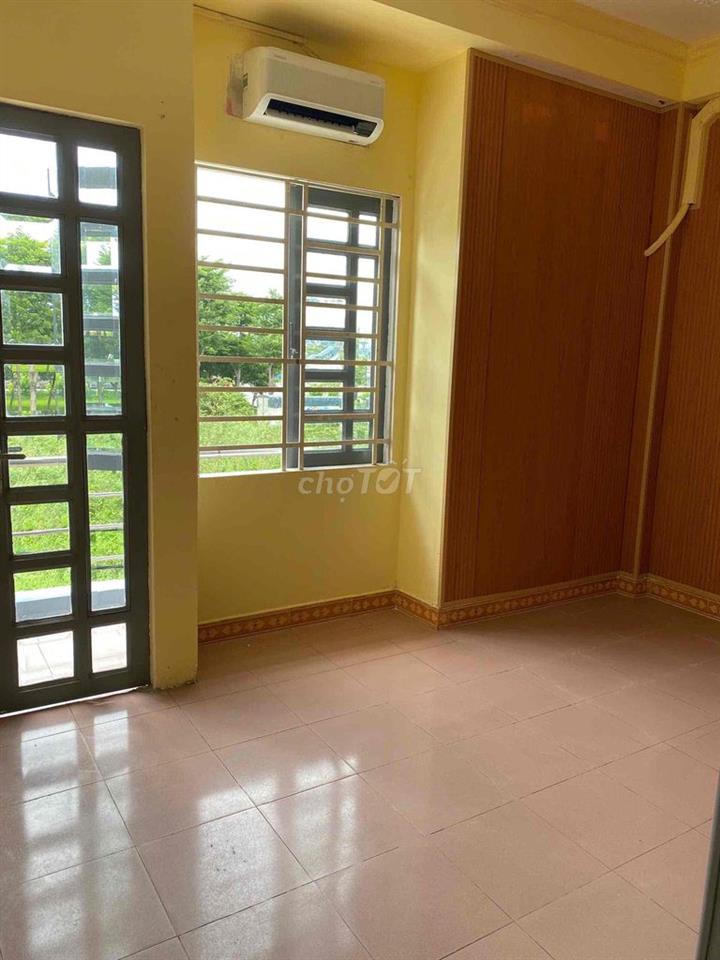 Phòng bancoon siêu thoáng gần NGÃ TƯ GA