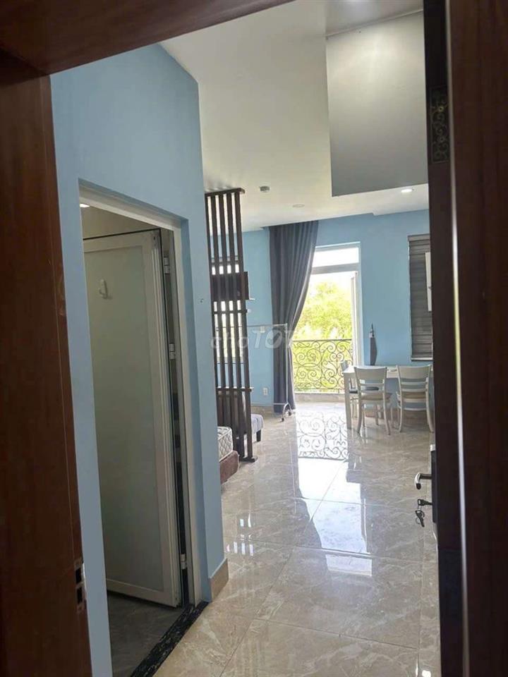 CHO THUÊ PHÒNG BAN CÔNG FULL  NỘI THẤT GẦN TRƯỜNG ĐẠI HOC 