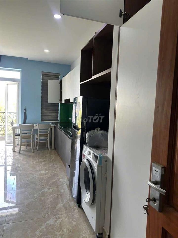 CHO THUÊ PHÒNG BAN CÔNG FULL  NỘI THẤT GẦN TRƯỜNG ĐẠI HOC 