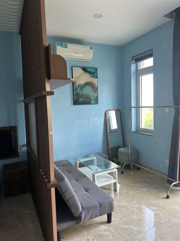 CHO THUÊ PHÒNG BAN CÔNG FULL  NỘI THẤT GẦN TRƯỜNG ĐẠI HOC 