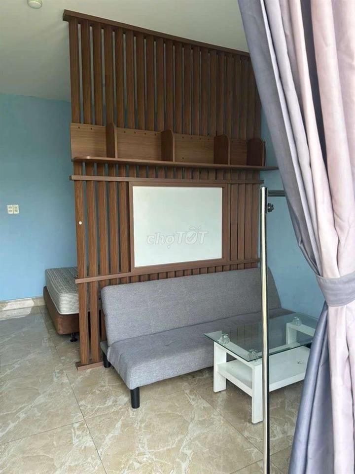 CHO THUÊ PHÒNG BAN CÔNG FULL  NỘI THẤT GẦN TRƯỜNG ĐẠI HOC 