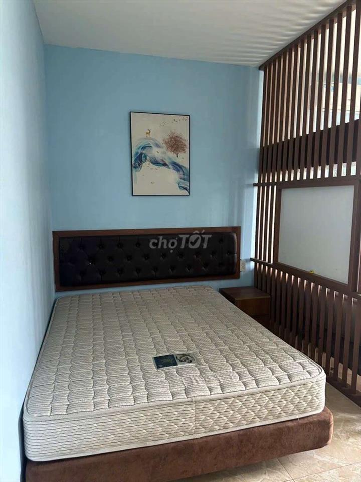CHO THUÊ PHÒNG BAN CÔNG FULL  NỘI THẤT GẦN TRƯỜNG ĐẠI HOC 