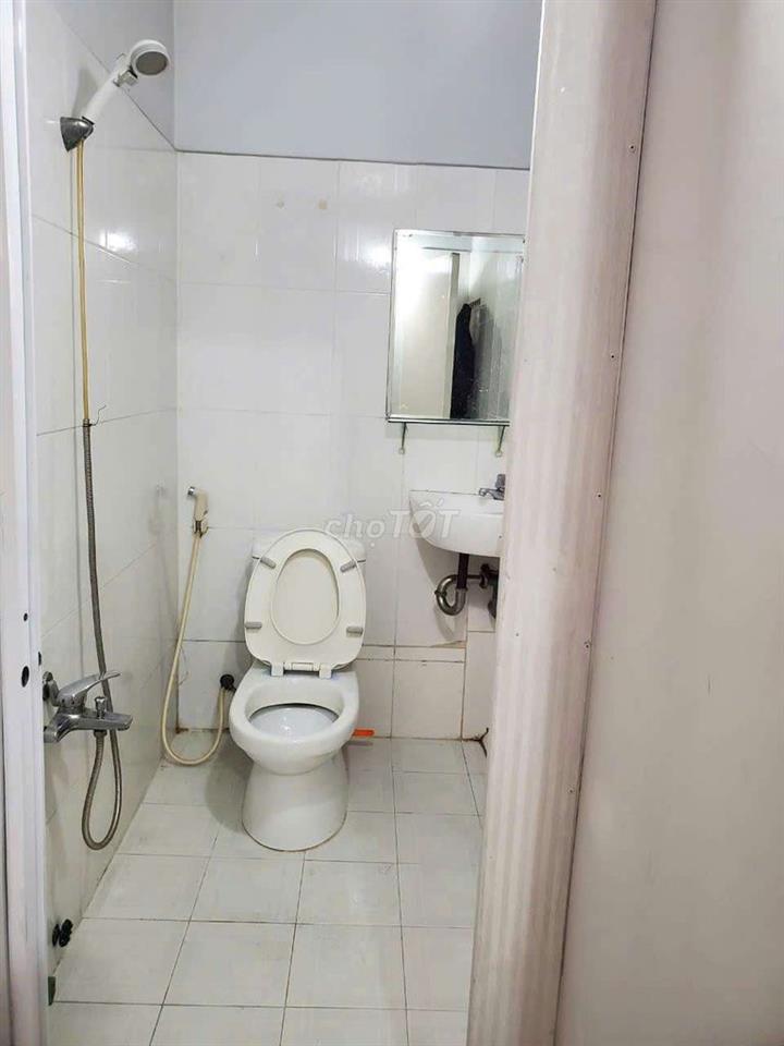 Cho thuê phòng gần ngã tư ga, đường Hà Huy giáp. Có máy lạnh