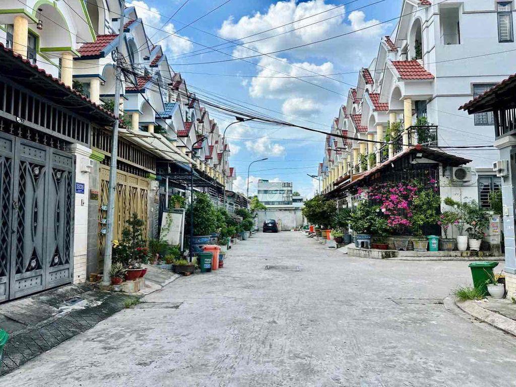 Đầu T7 trống phòng ở khu nhà phố, dân trí cao