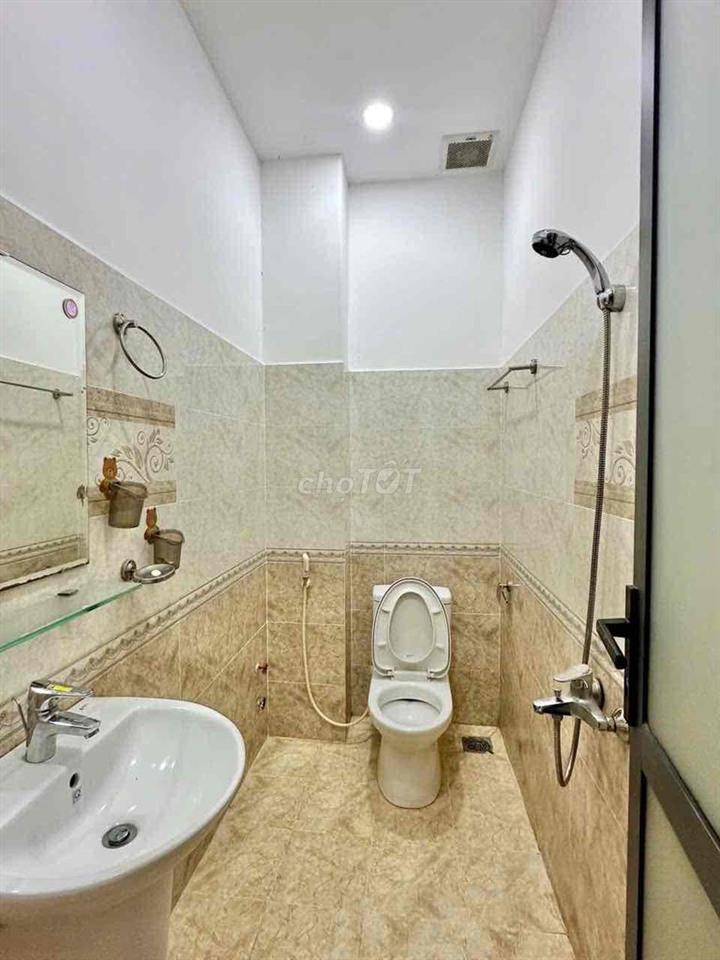 CHO THUÊ PHÒNG CÓ BAN CÔNG, TOILET RIÊNG TRONG KHU DÂN TRÍ CAO
