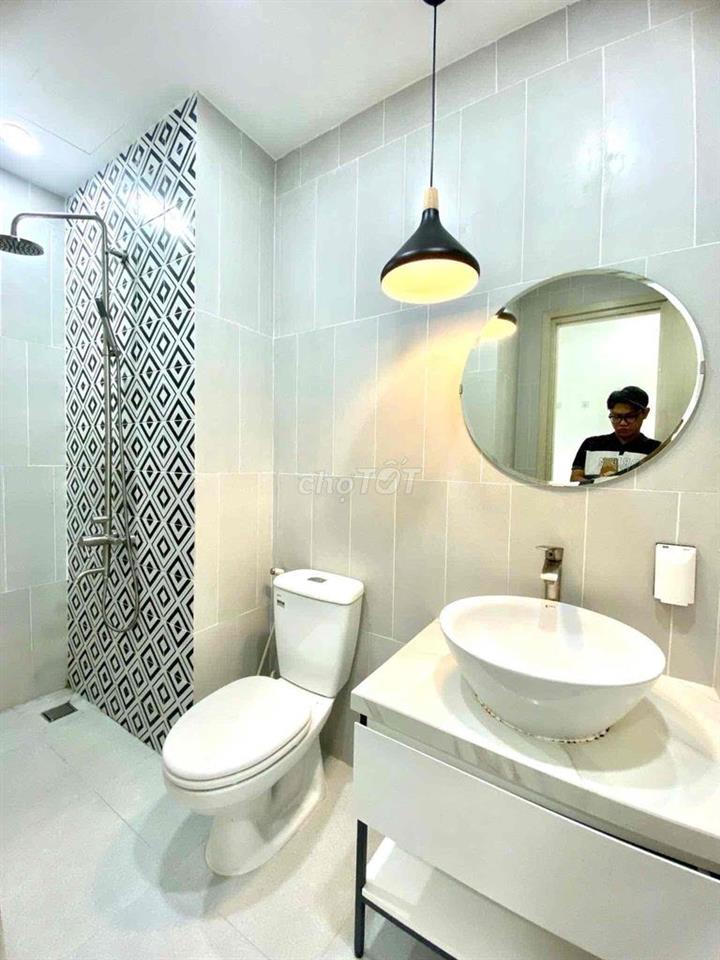 CHO THUÊ CĂN HỘ BAN CÔNG TẠI LÊ VĂN SỸ Q3 GẦN UEH, ĐHSG, DINH ĐỘC LẬP