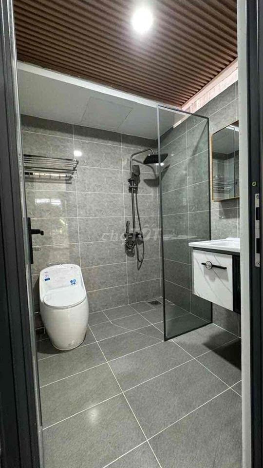 CHO THUÊ CĂN HỘ QUẬN 3 FULL NỘI THẬT CÓ BAN CÔNG GẦN VÒNG XOAY DÂN CHỦ