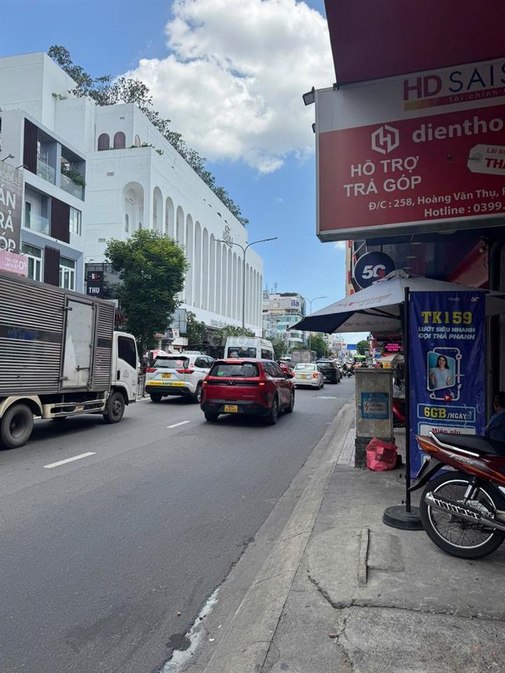 MẶT BẰNG NGAY CÔNG VIÊN HOÀNG VĂN THỤ – KINH DOANH CỰC TỐT