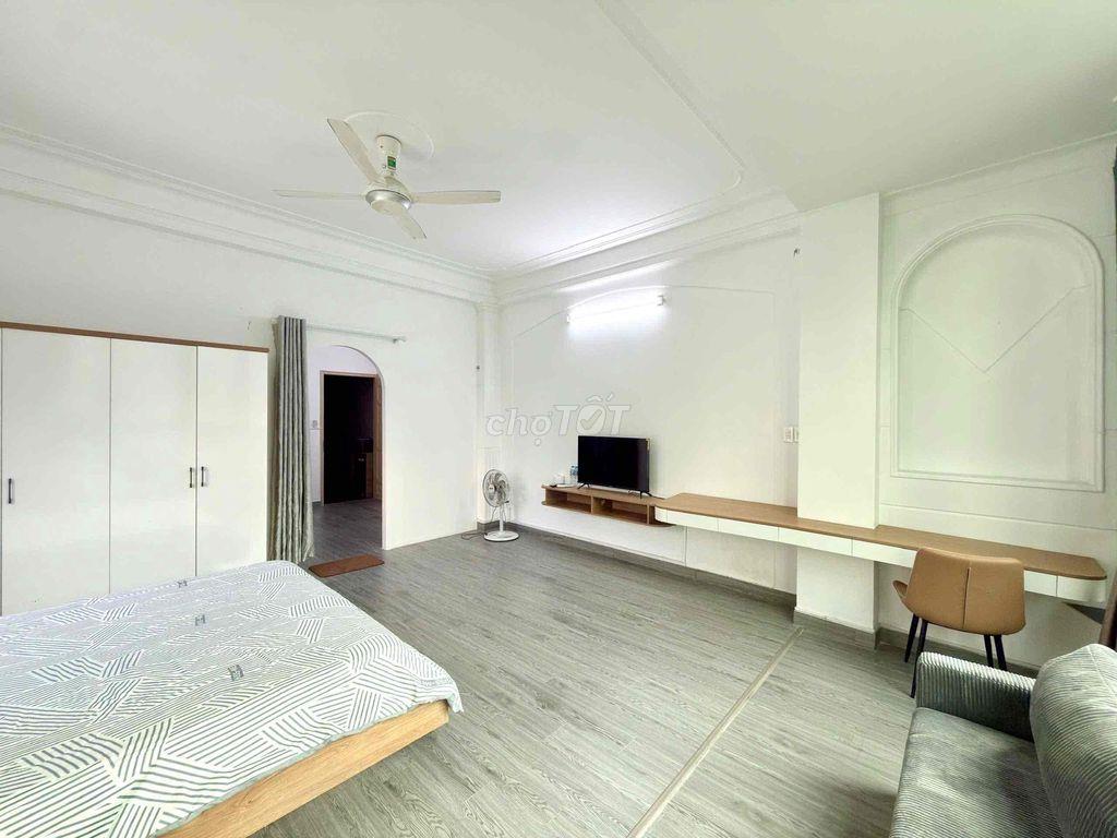 🔥 CĂN HỘ 1PN 50M2 SIÊU RỘNG – CỬA SỔ KÍNH LỚN NGẬP ÁNH SÁNG – TRUNG TÂ
