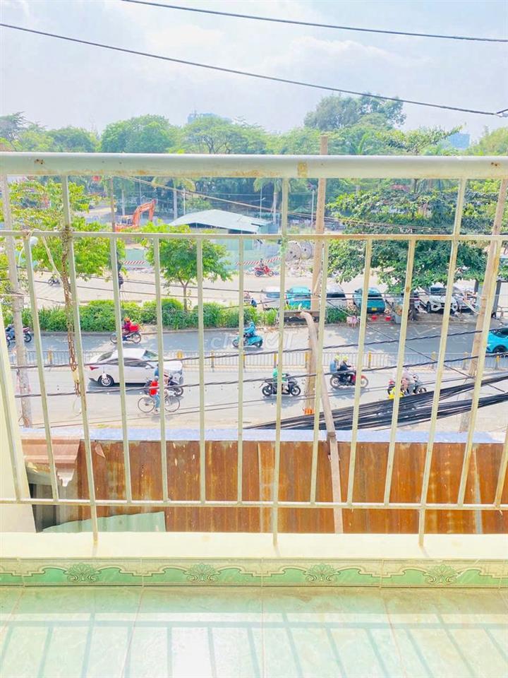 Chung cư mặt tiền CMT8 - đối diện CV Lê Thị Riêng