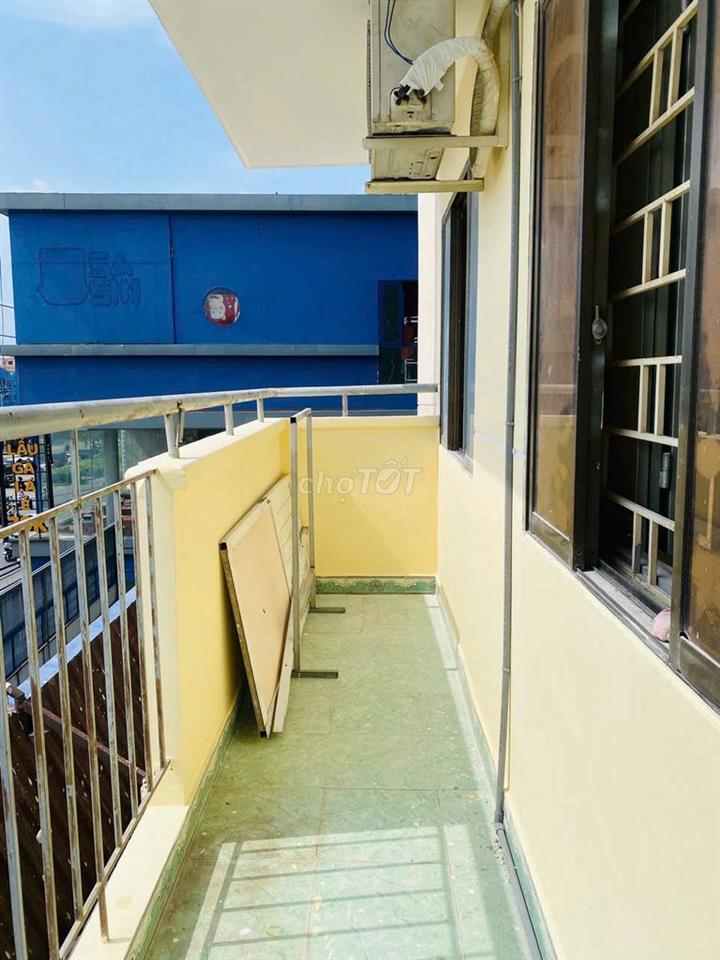 Chung cư mặt tiền CMT8 - đối diện CV Lê Thị Riêng