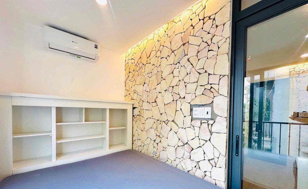 Cho Thuê Căn Hộ 1PN Vách Kính - Ban Công