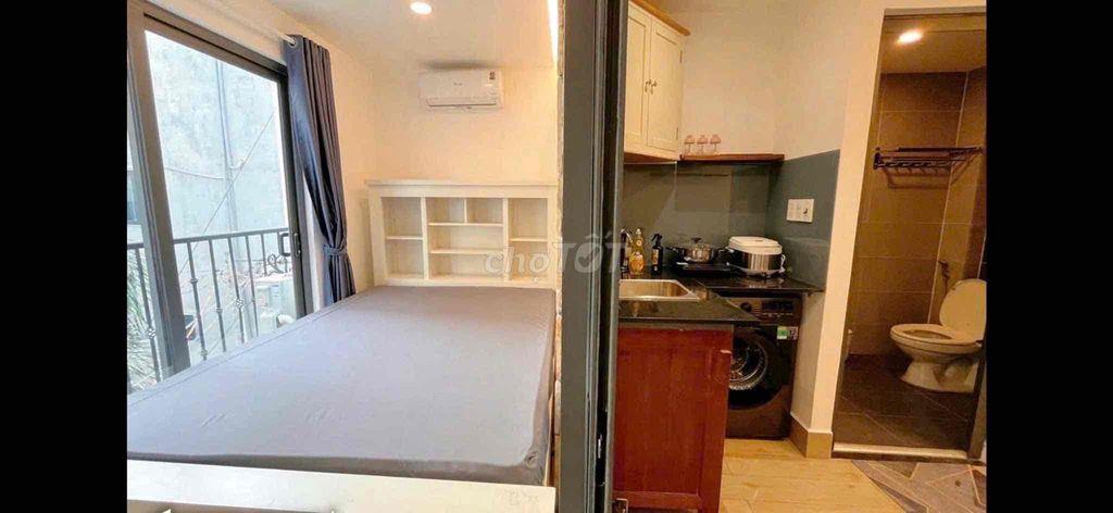 Cho Thuê Căn Hộ 1PN Vách Kính - Ban Công