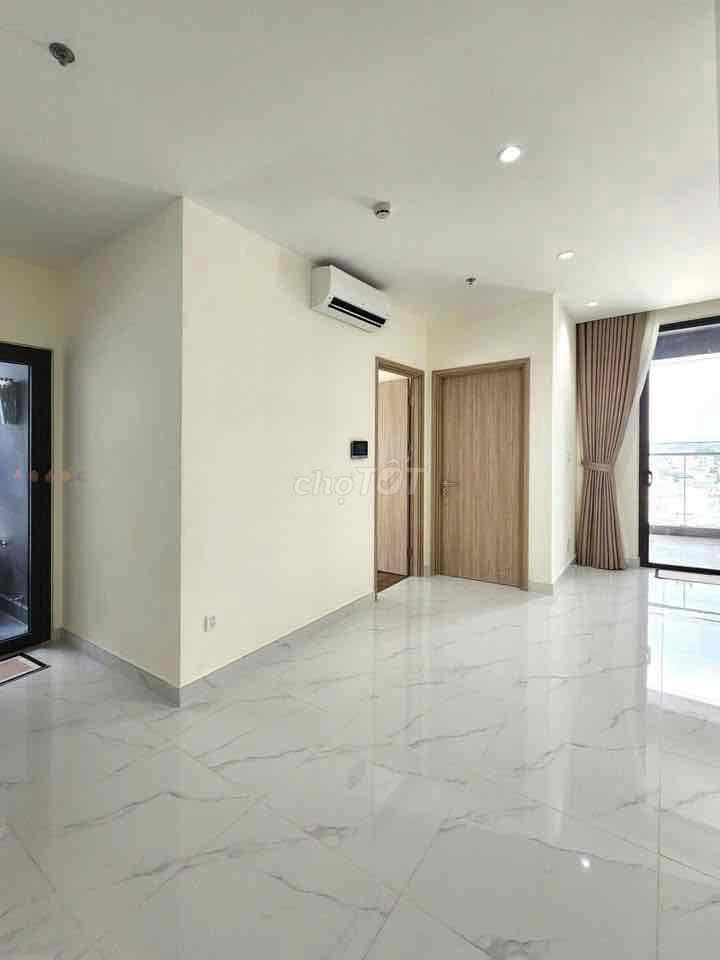 Cần cho thuê gấp căn hộ Terra Royla. DT: 72m2, 2pn, 2wc. Giá 20tr/th.