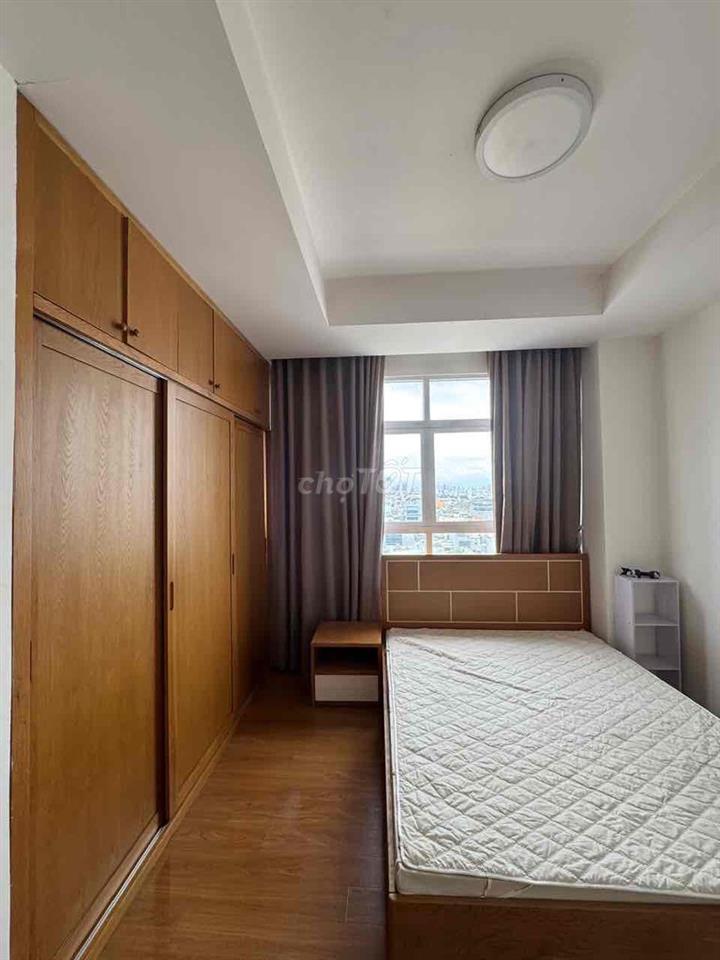 Cần cho thuê gấp căn hộ Cộng Hoà Plaza . DT: 96m2, 3PN, 2WC. Giá 17,5t