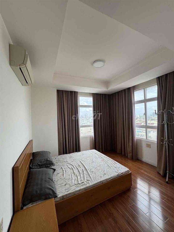 Cần cho thuê gấp căn hộ Cộng Hoà Plaza . DT: 96m2, 3PN, 2WC. Giá 17,5t