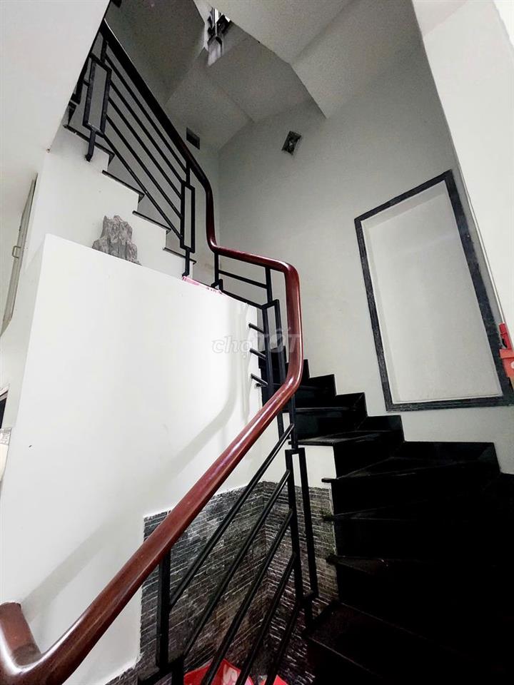 Quận 3 giá 7.9 tỷ nhà hẻm thẳng Võ Văn Tần DT 41m xây 4 tầng BTCT 5PN