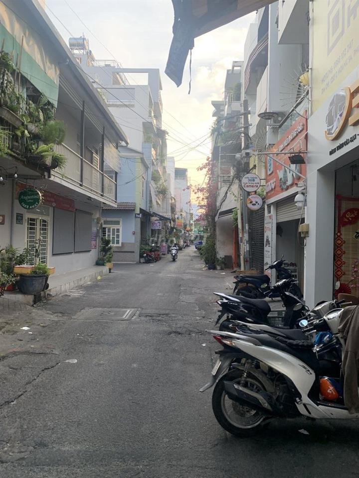 CHDV gồm 14 phòng, Quận 3. DT: 110m2. Thu nhập 60tr/th Giá chỉ 11,5 tỷ