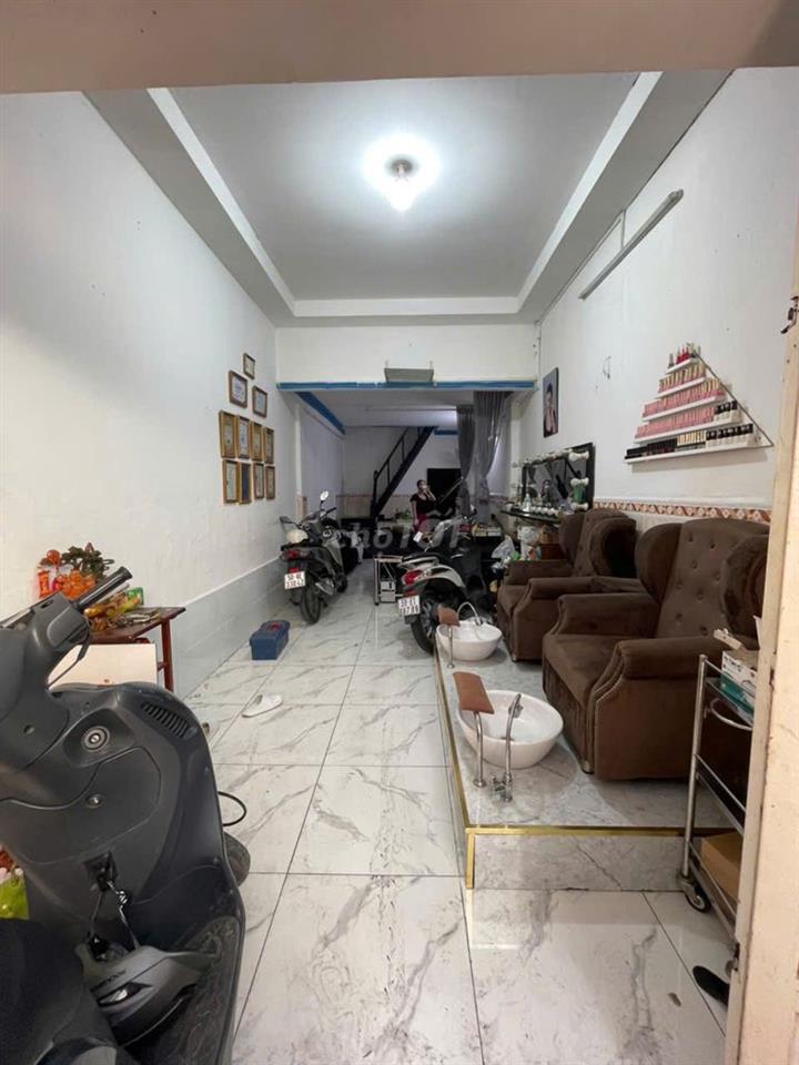 CHDV gồm 14 phòng, Quận 3. DT: 110m2. Thu nhập 60tr/th Giá chỉ 11,5 tỷ