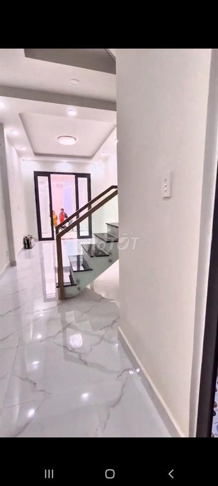 Chủ nhà đi nước ngoài cần bán nhà