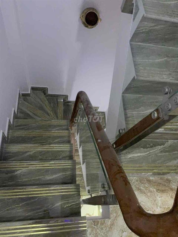 Nhà thuê góc 2 mặt tiền Lý Thái Tổ (5 tầng) - Quận 3